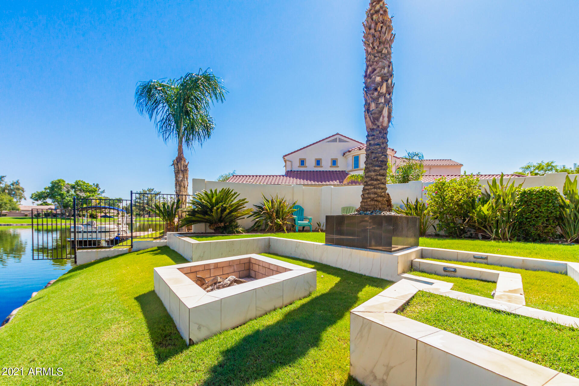 2424 W HOPE Circle