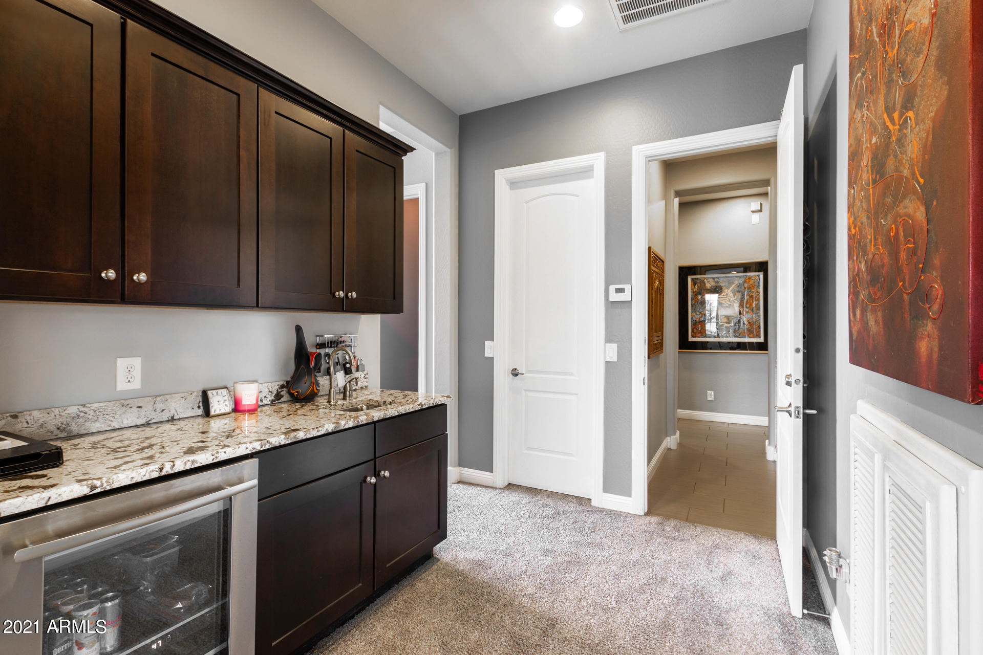 2424 W HOPE Circle