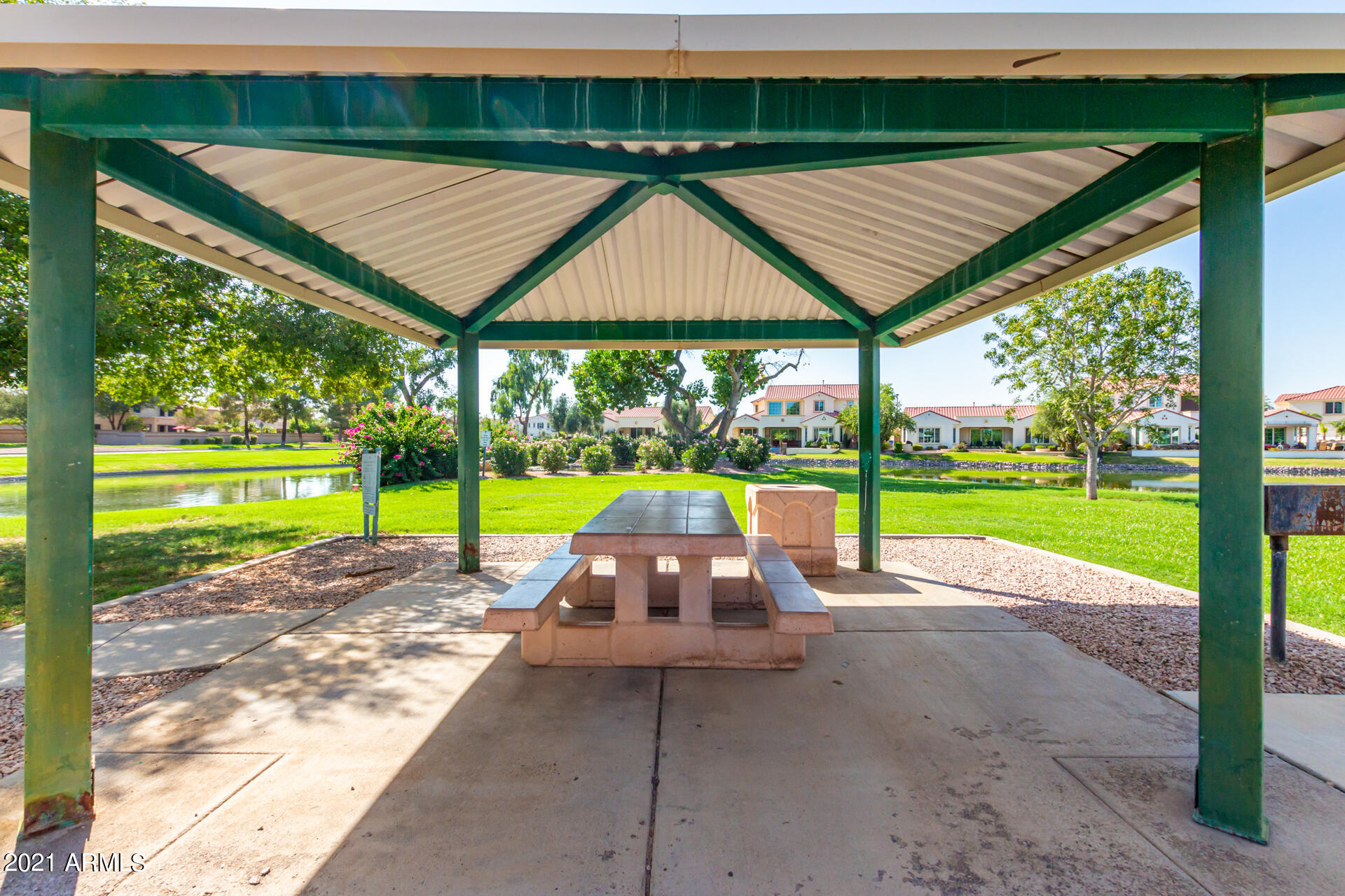 2424 W HOPE Circle