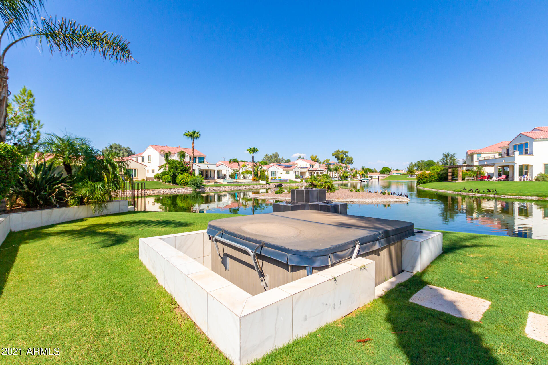 2424 W HOPE Circle