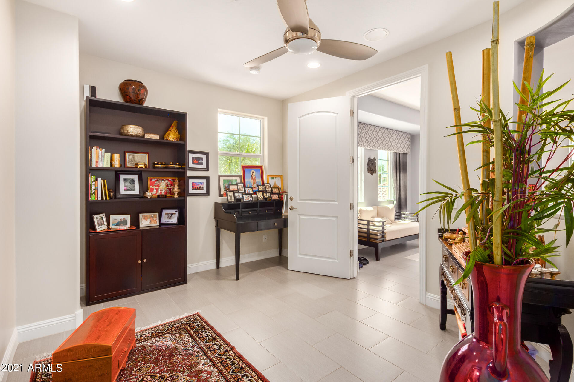 2424 W HOPE Circle