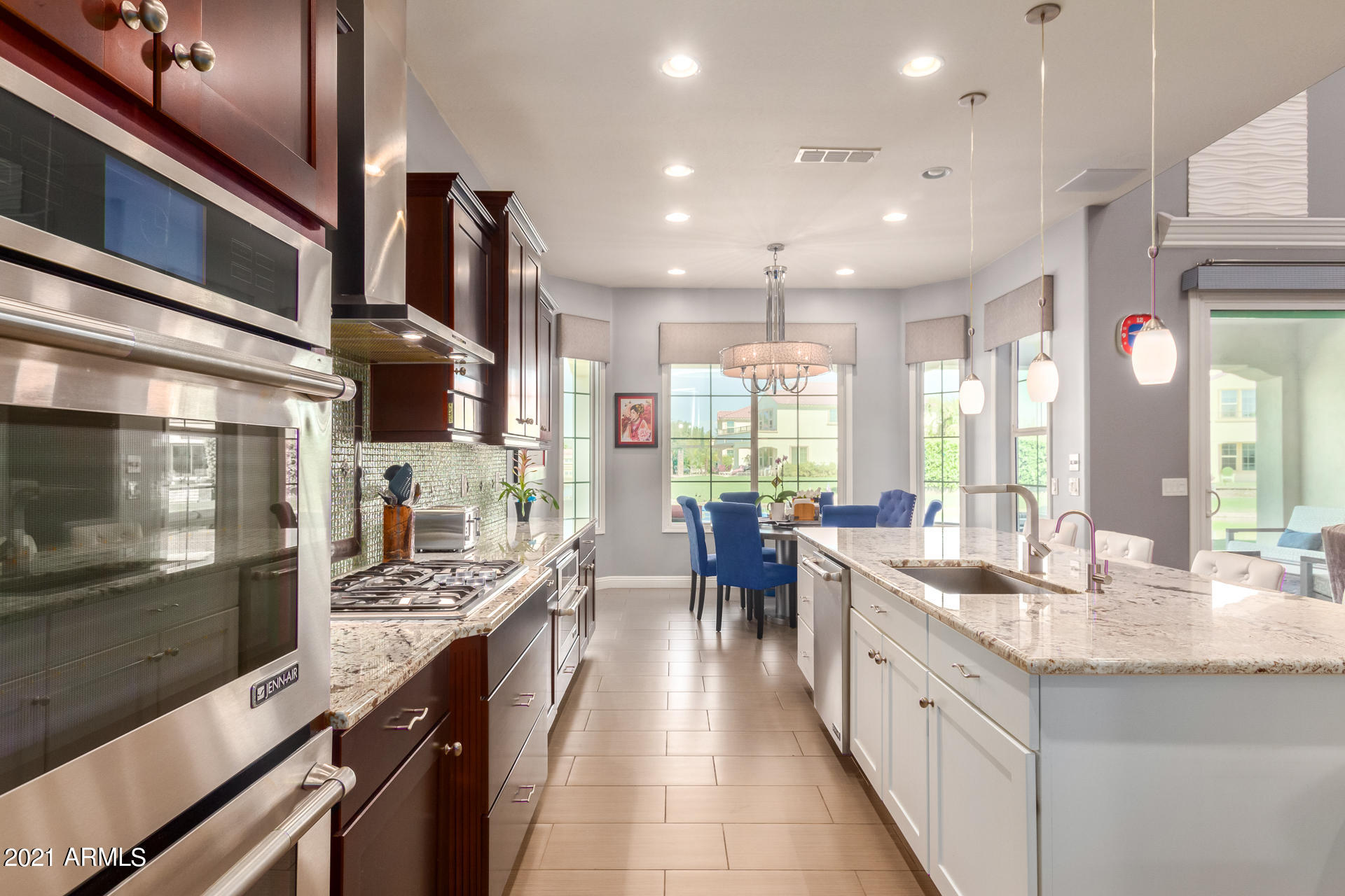 2424 W HOPE Circle