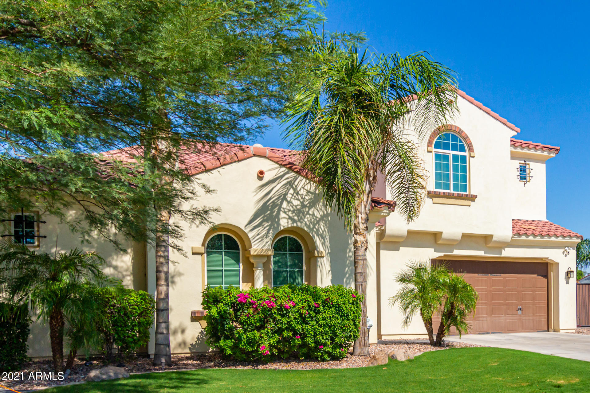2424 W HOPE Circle