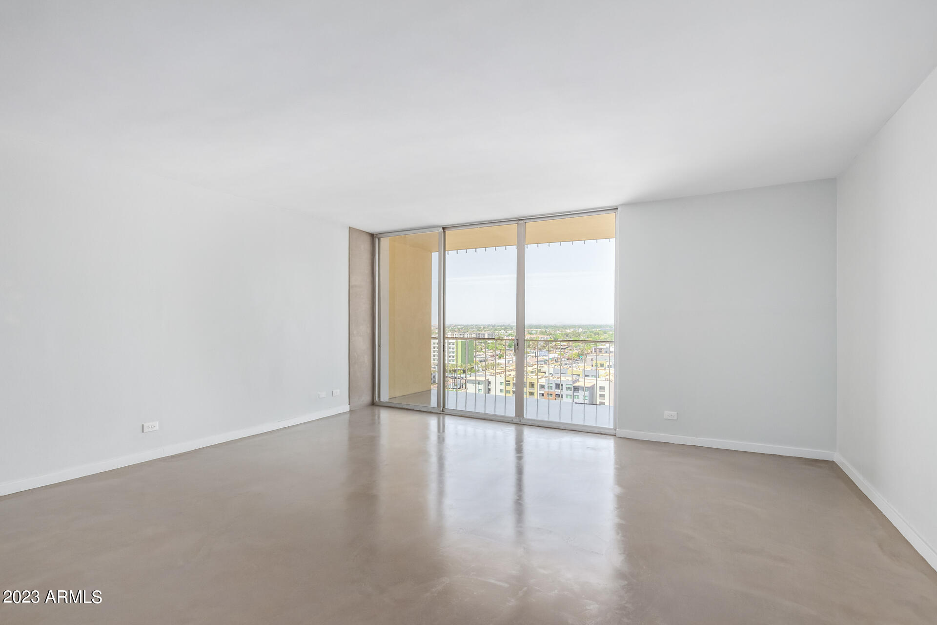 207 W CLARENDON Avenue # D14