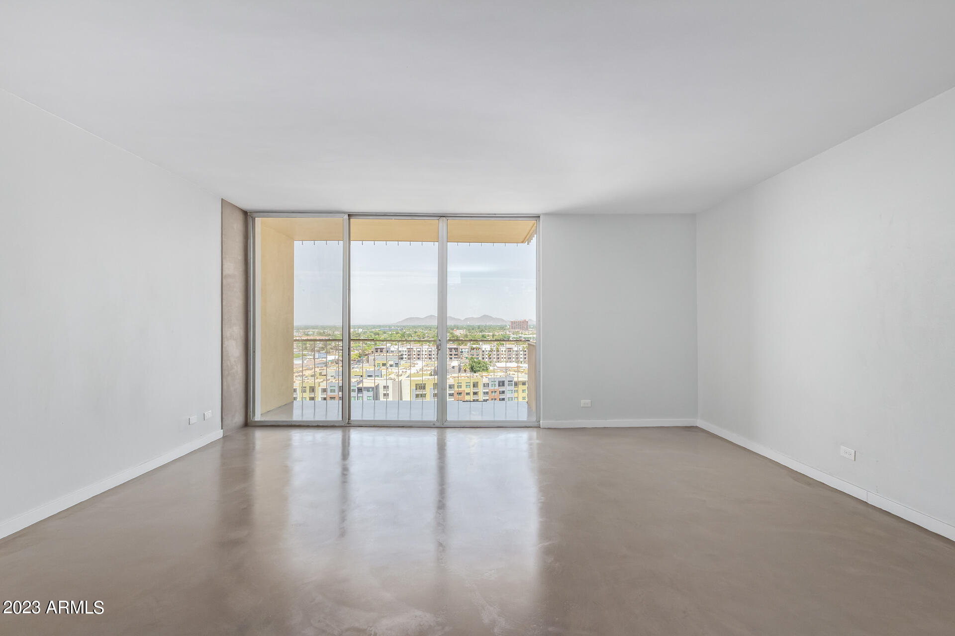 207 W CLARENDON Avenue # D14