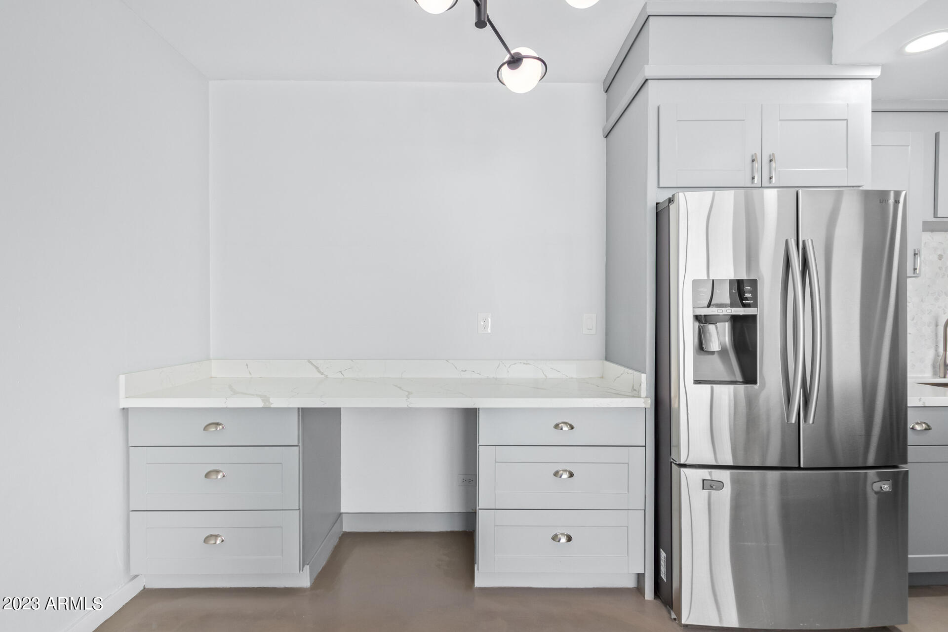 207 W CLARENDON Avenue # D14