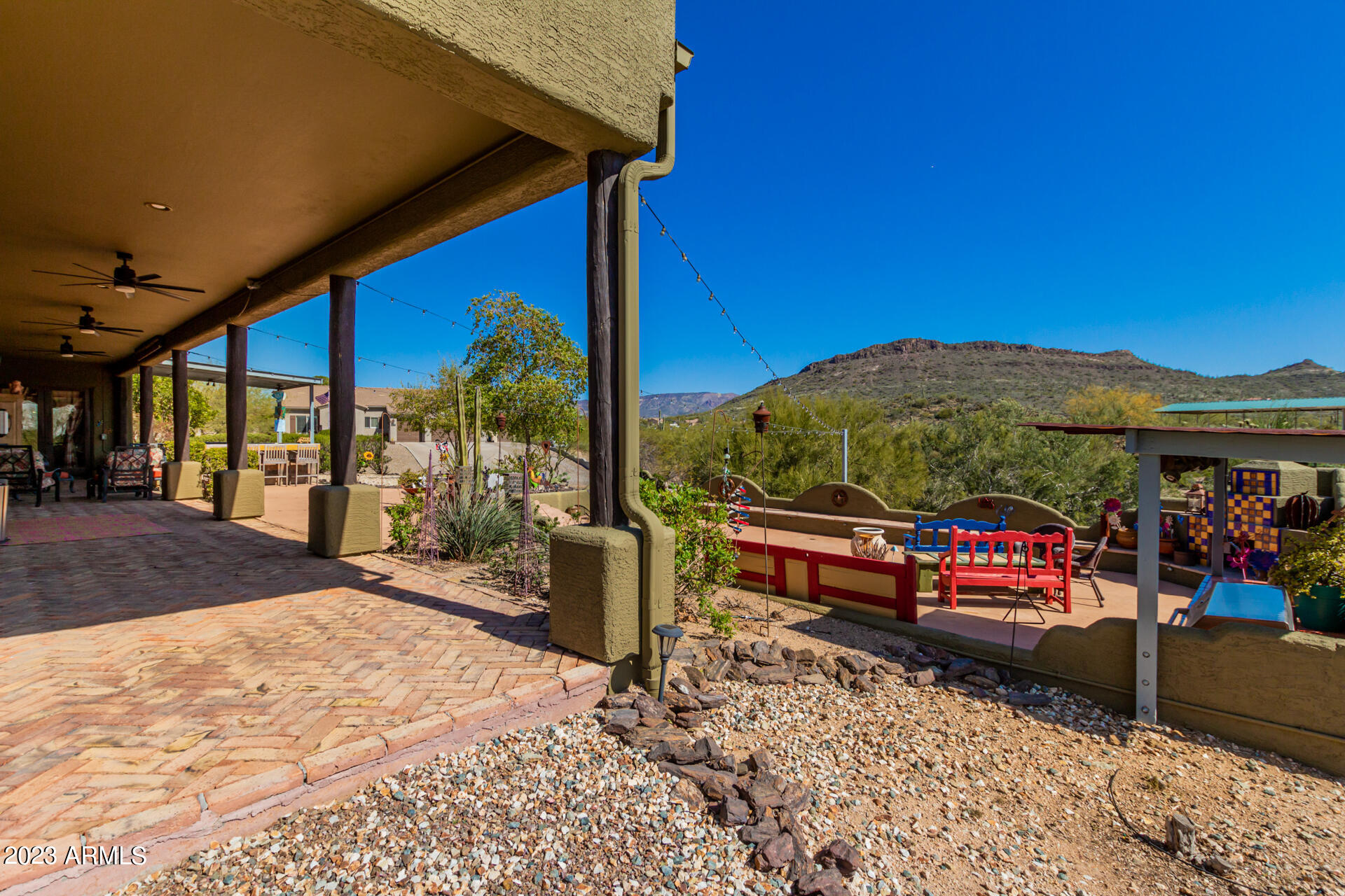 210 W YUCCA Lane
