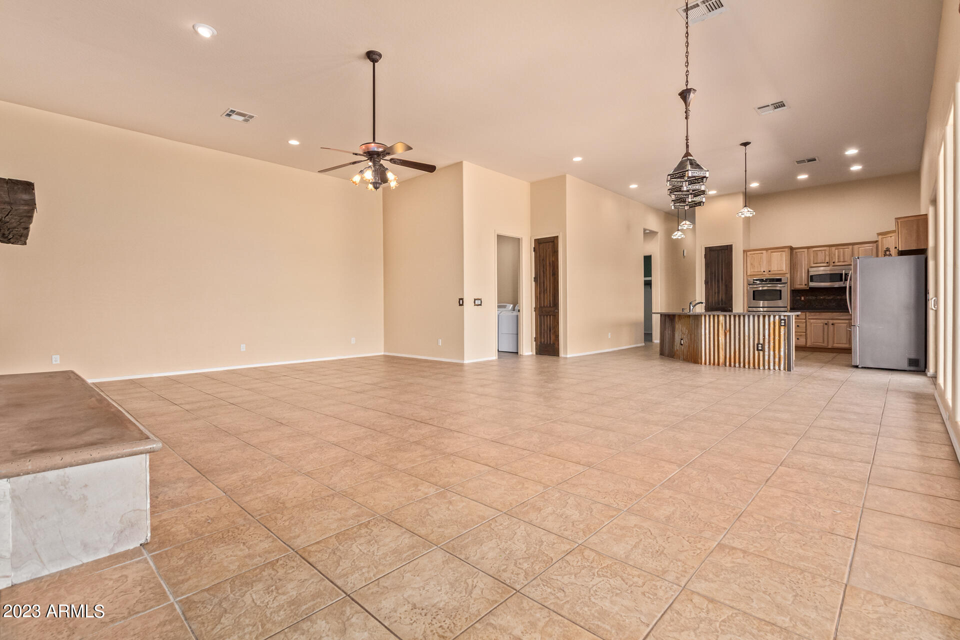 210 W YUCCA Lane