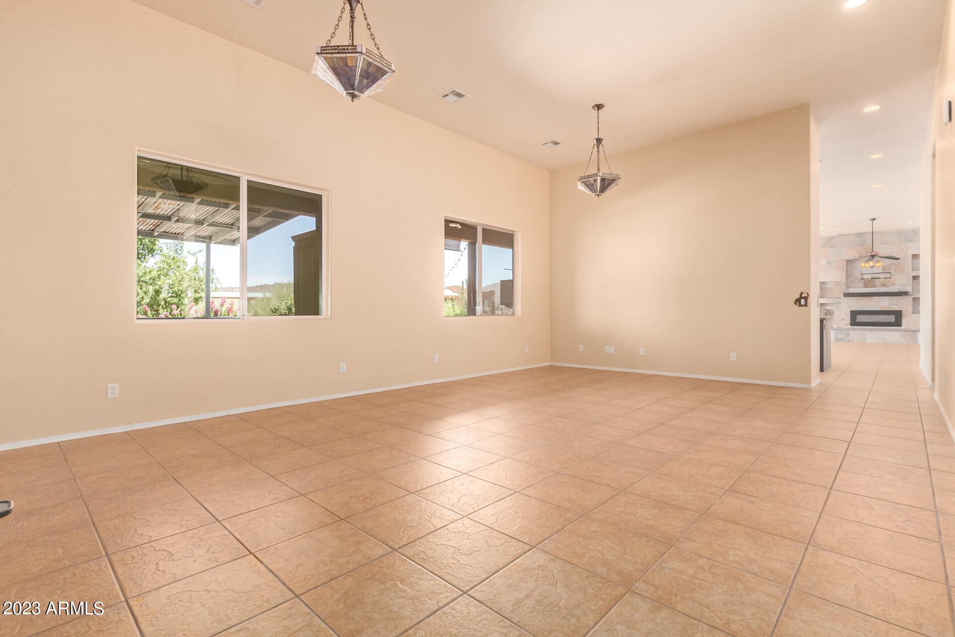 210 W YUCCA Lane