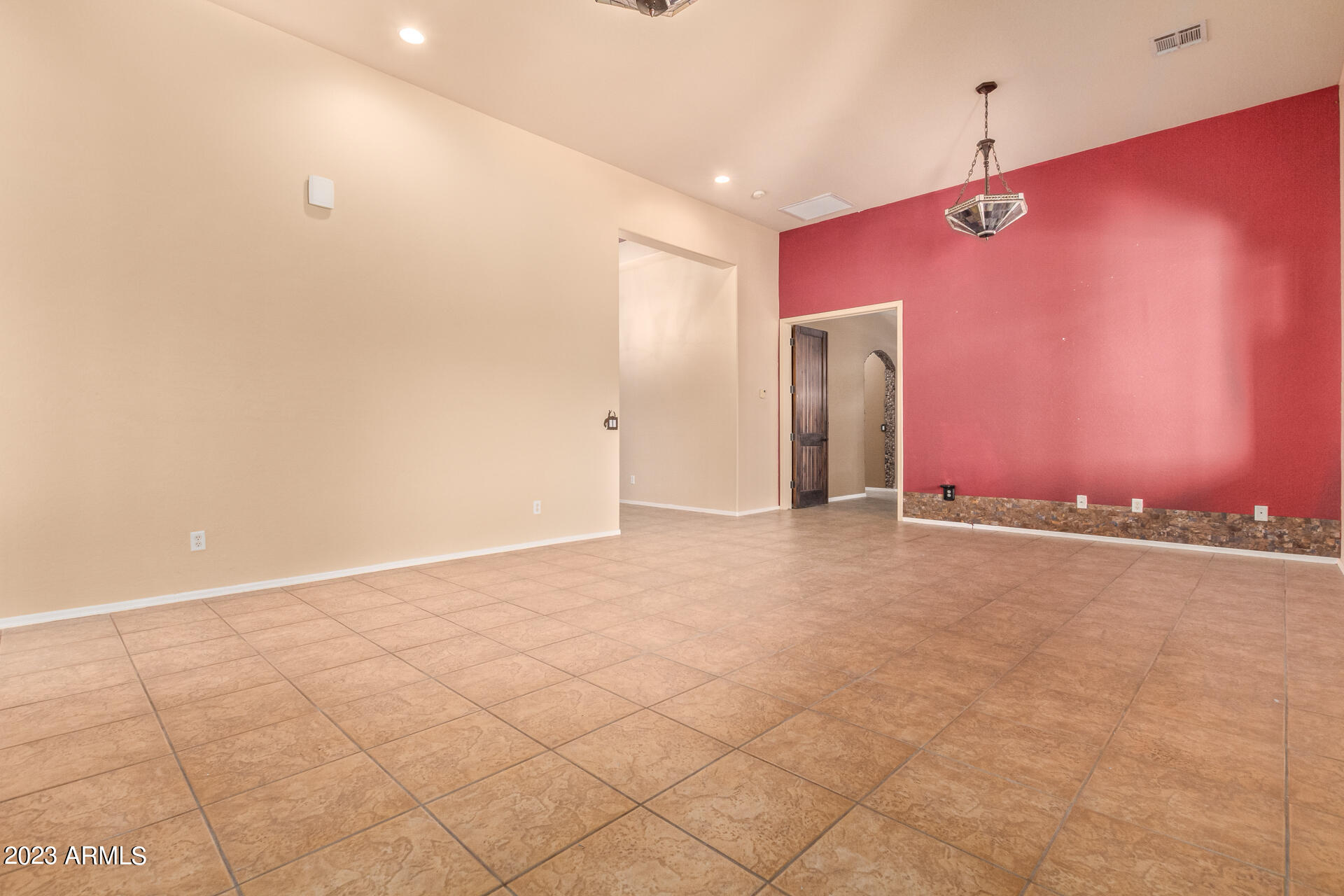 210 W YUCCA Lane