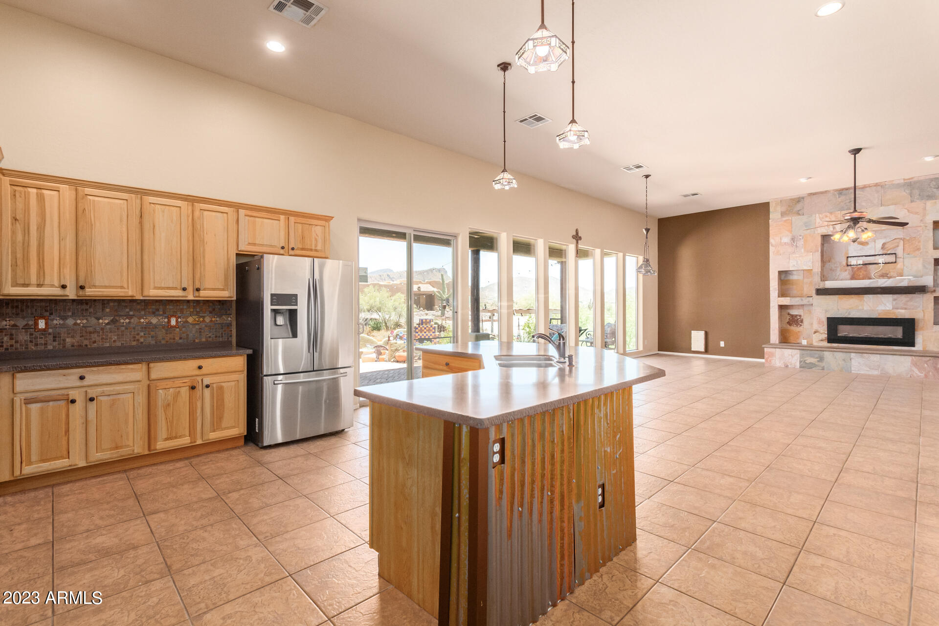 210 W YUCCA Lane