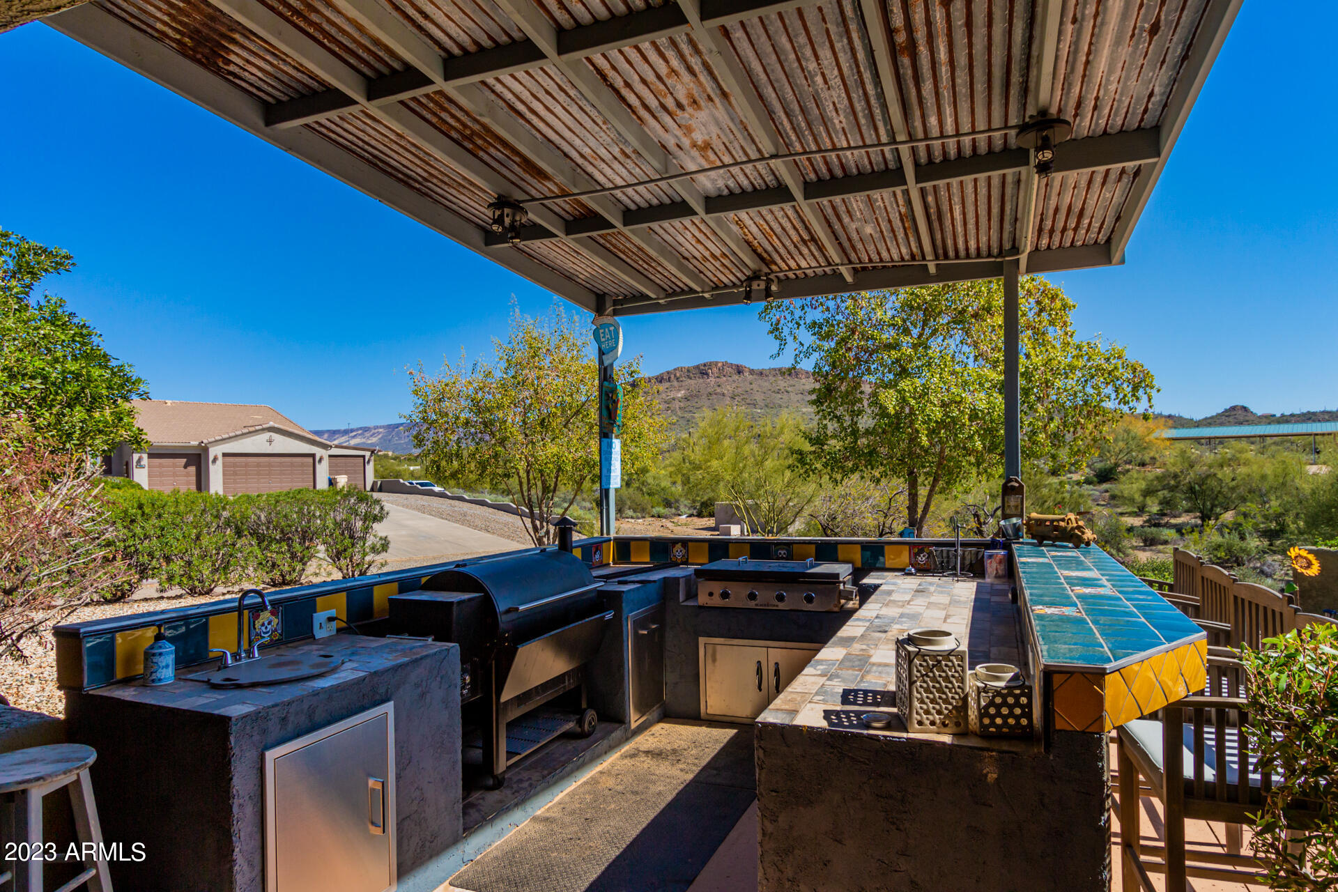 210 W YUCCA Lane