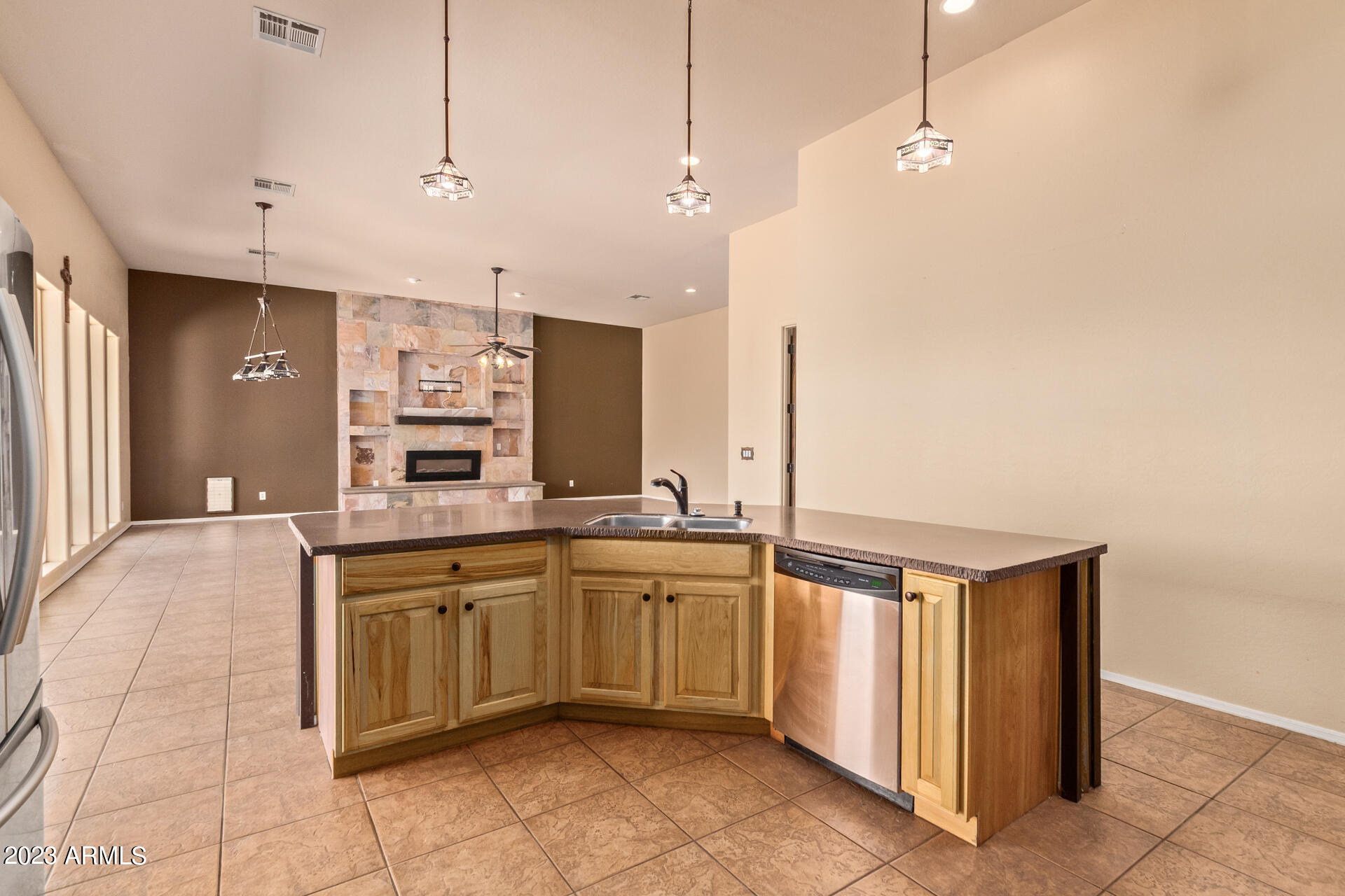 210 W YUCCA Lane