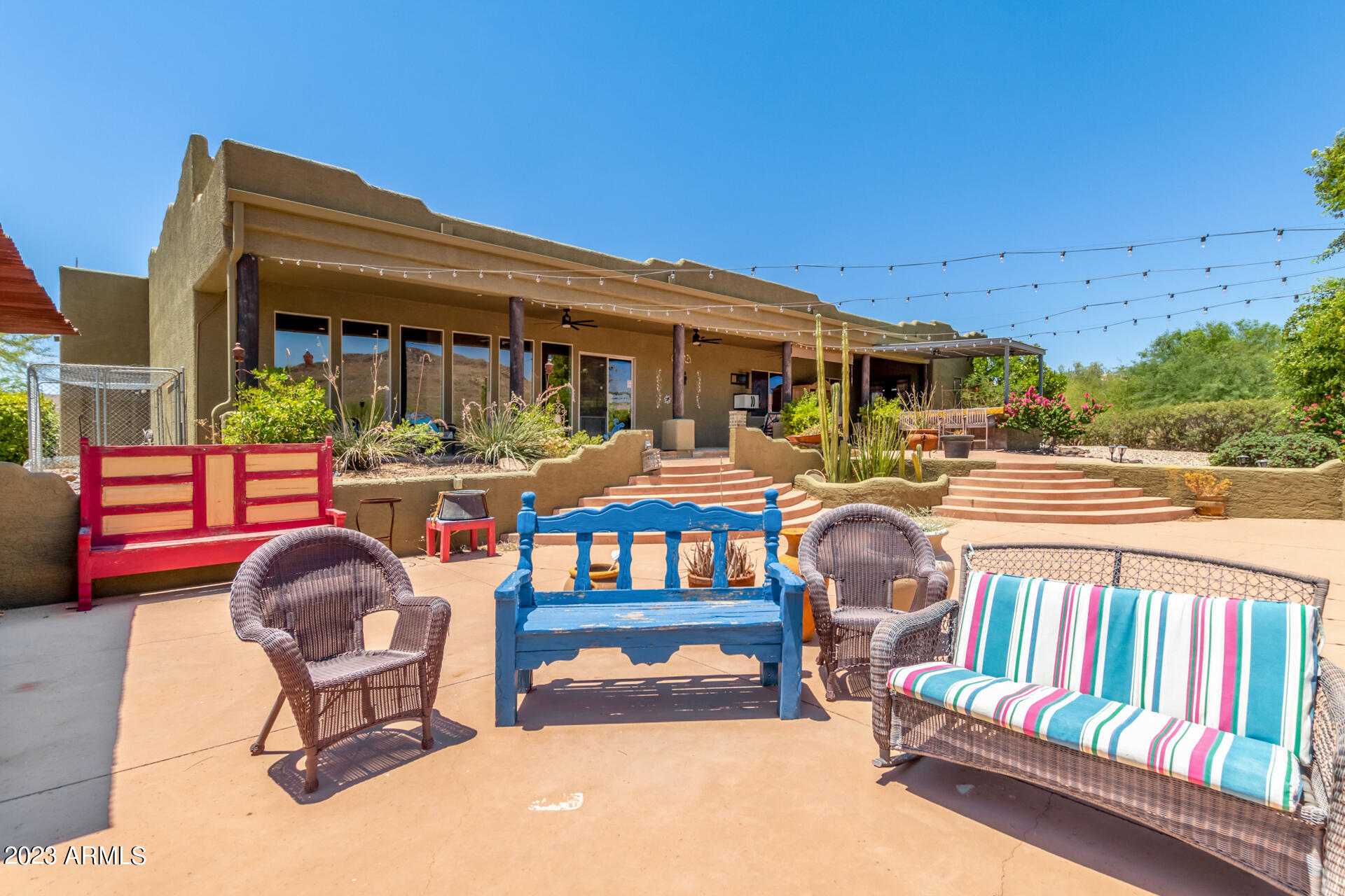 210 W YUCCA Lane