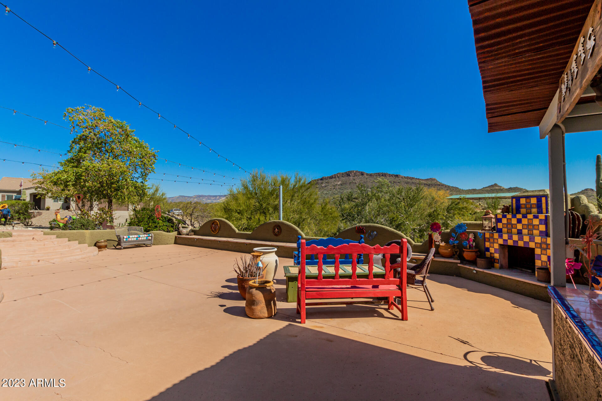 210 W YUCCA Lane