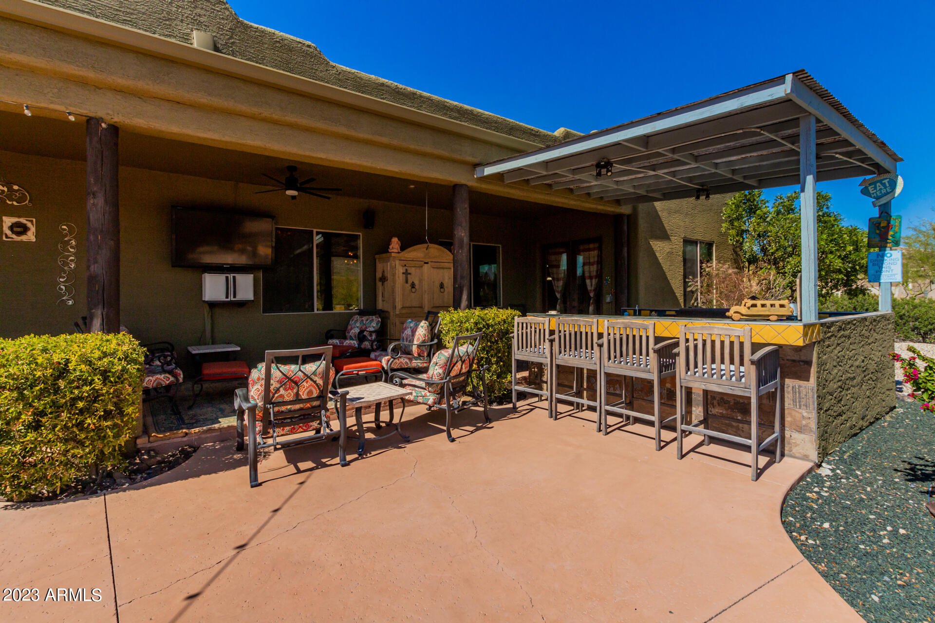 210 W YUCCA Lane
