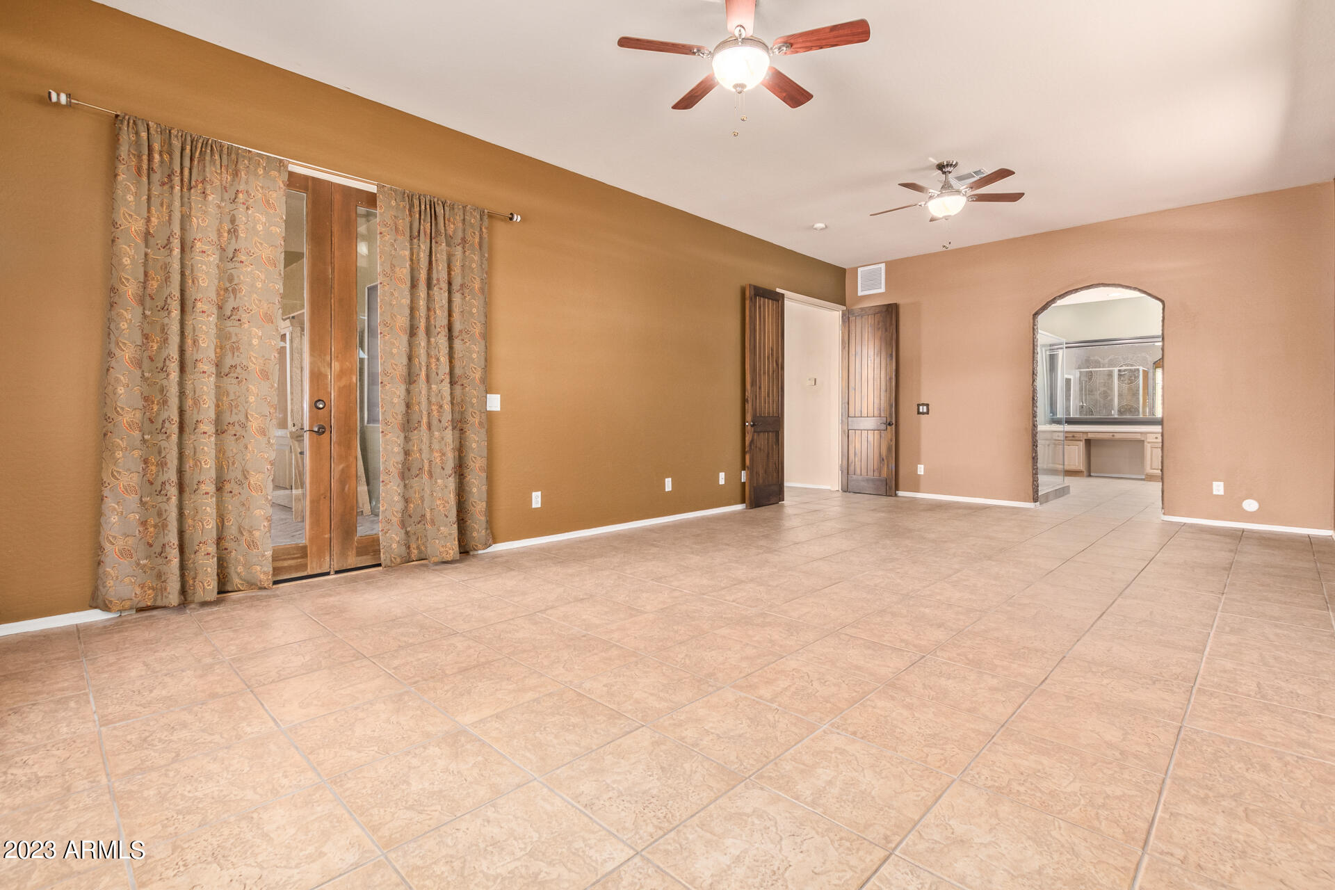 210 W YUCCA Lane