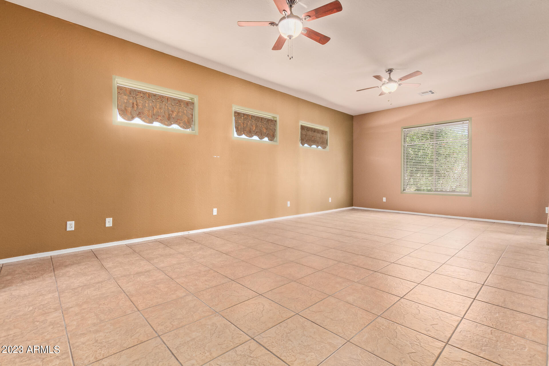 210 W YUCCA Lane