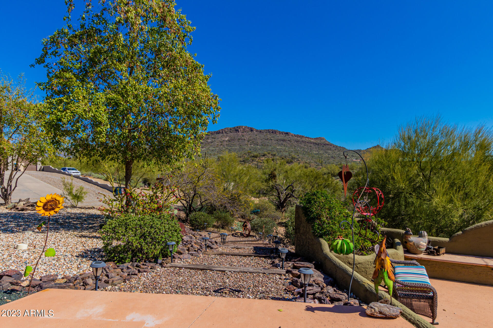 210 W YUCCA Lane