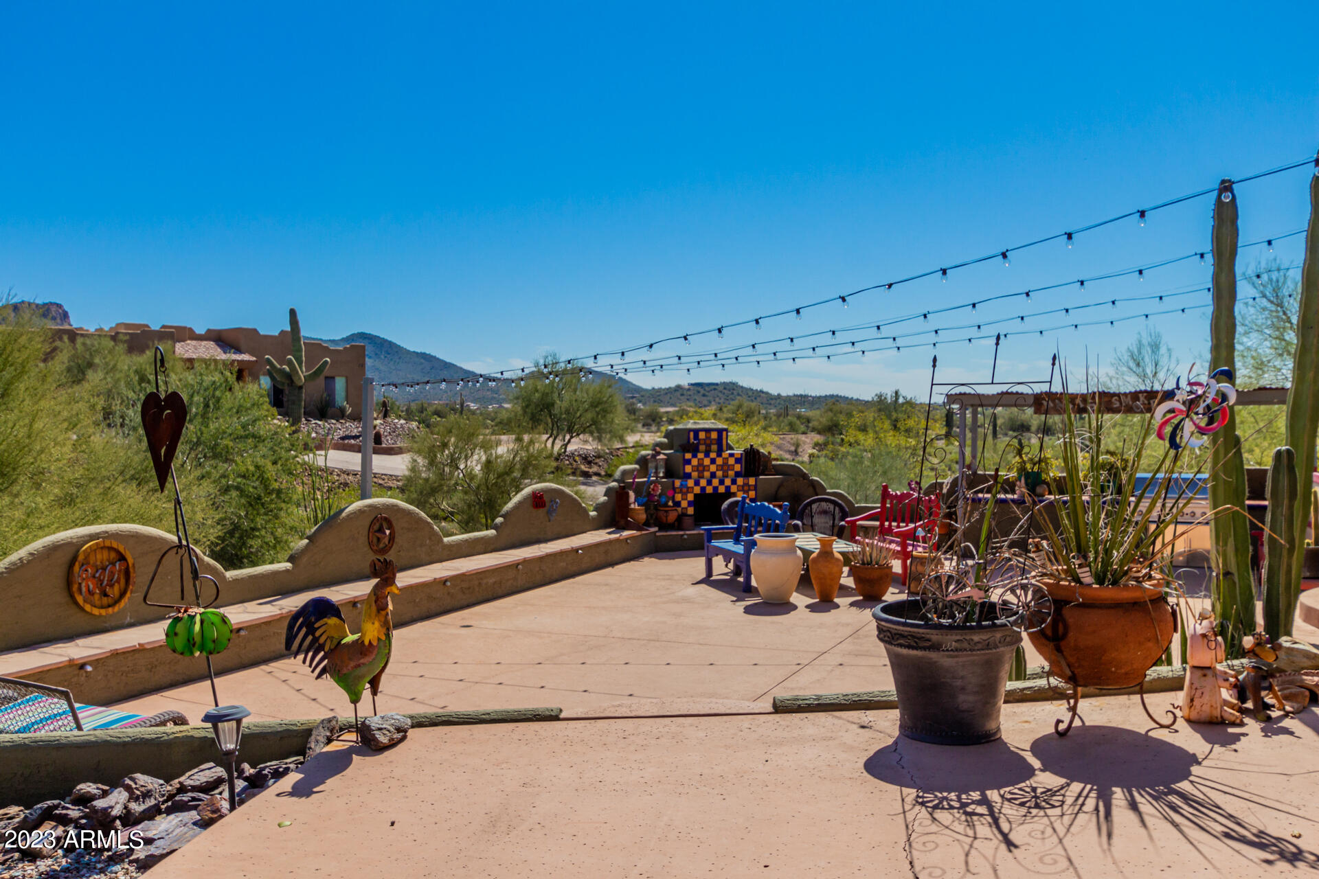 210 W YUCCA Lane