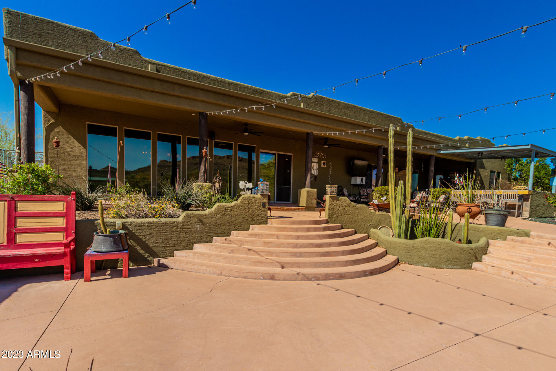210 W YUCCA Lane