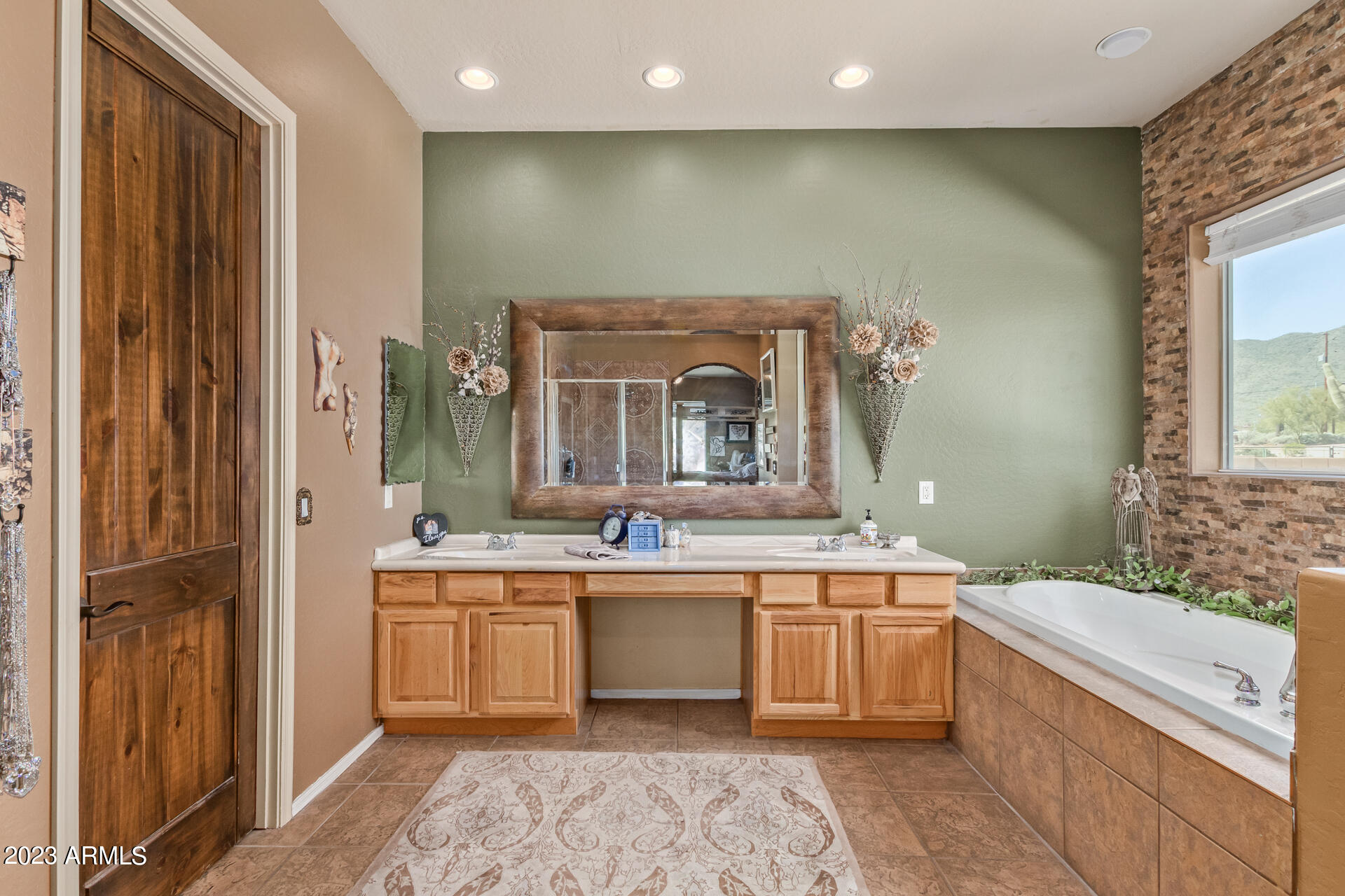 210 W YUCCA Lane