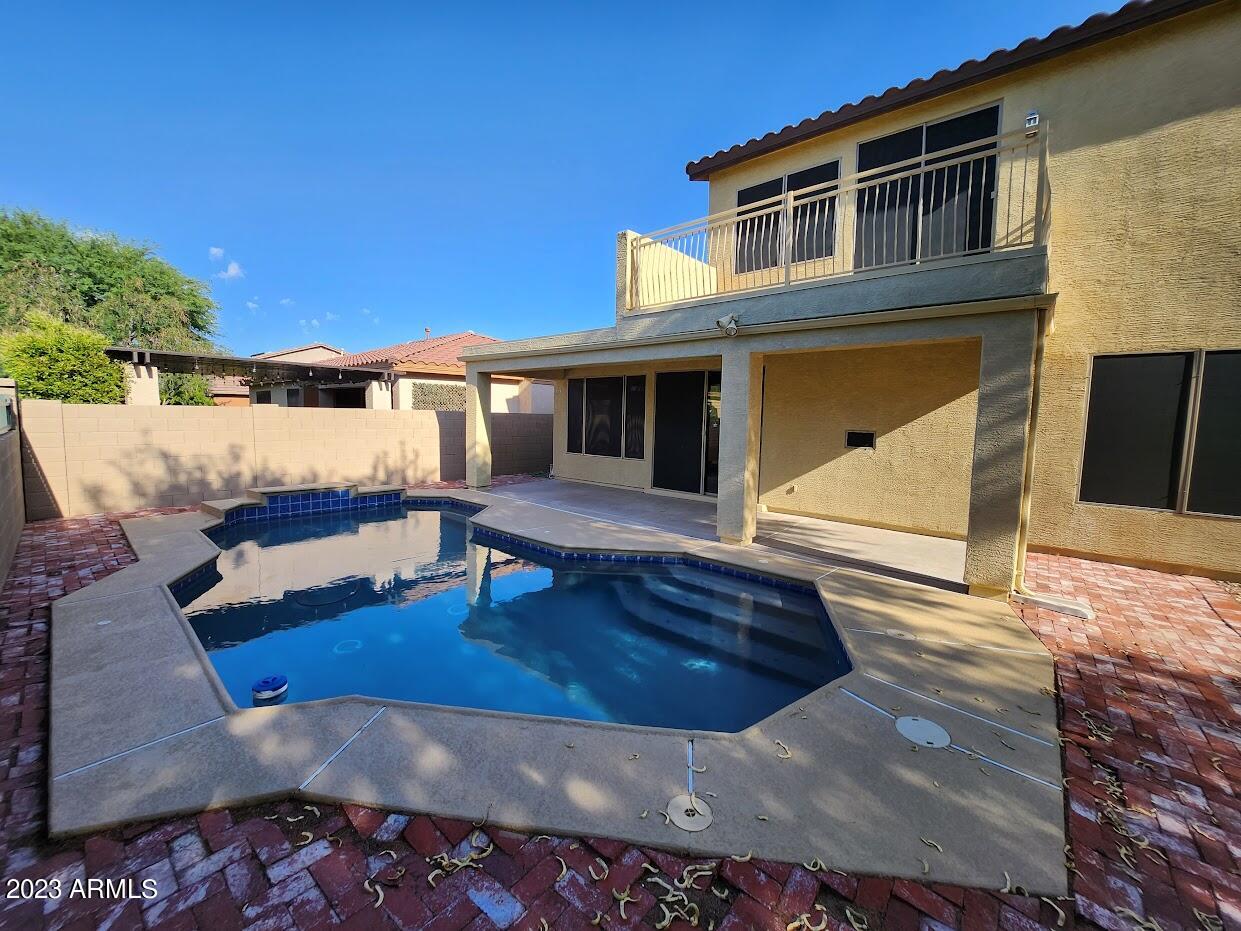 3411 W KING Drive