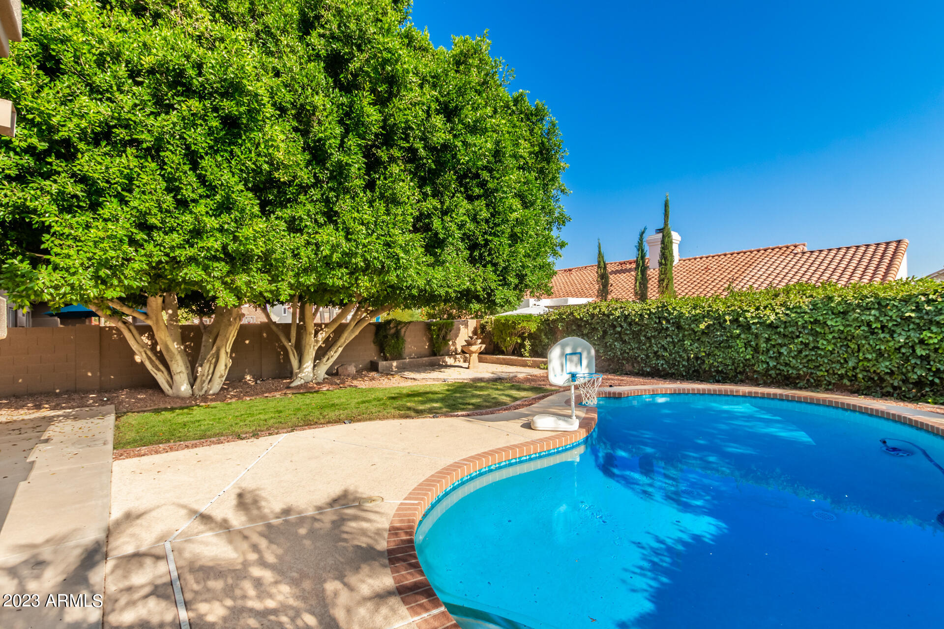 3827 E TANGLEWOOD Drive