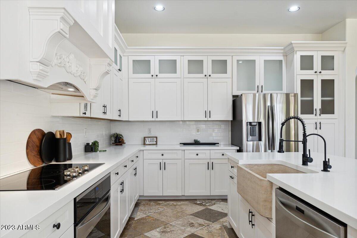 2644 E COLONIAL Court