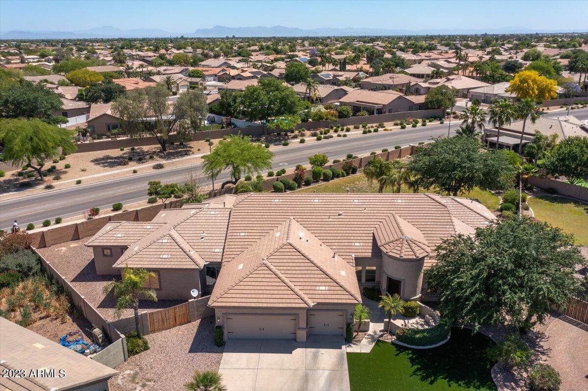 2644 E COLONIAL Court