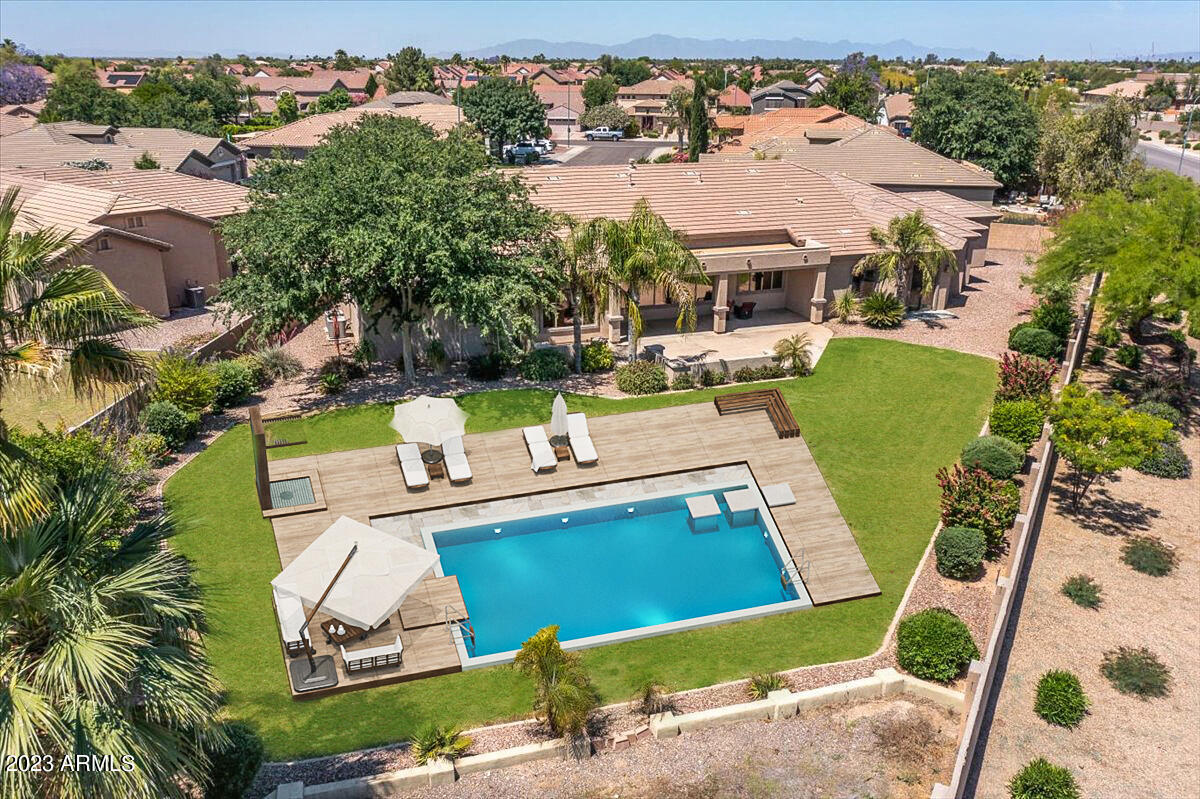 2644 E COLONIAL Court