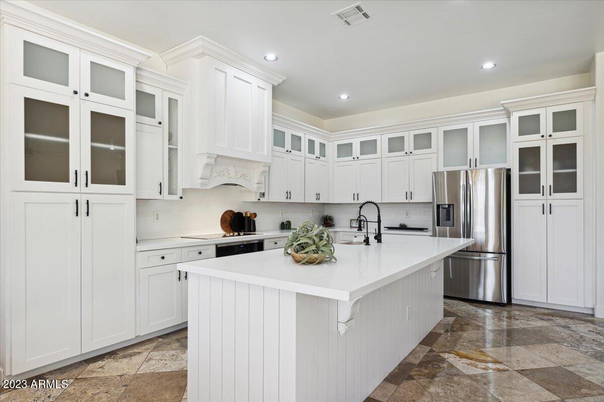 2644 E COLONIAL Court