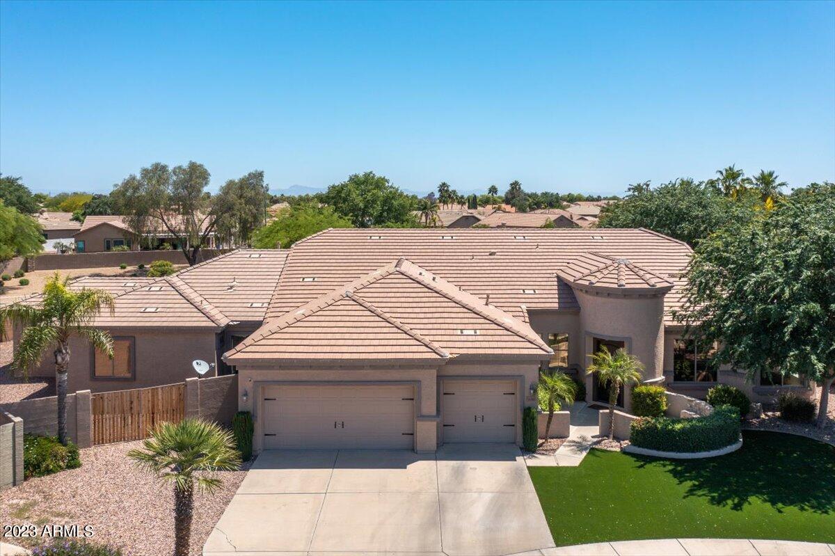 2644 E COLONIAL Court