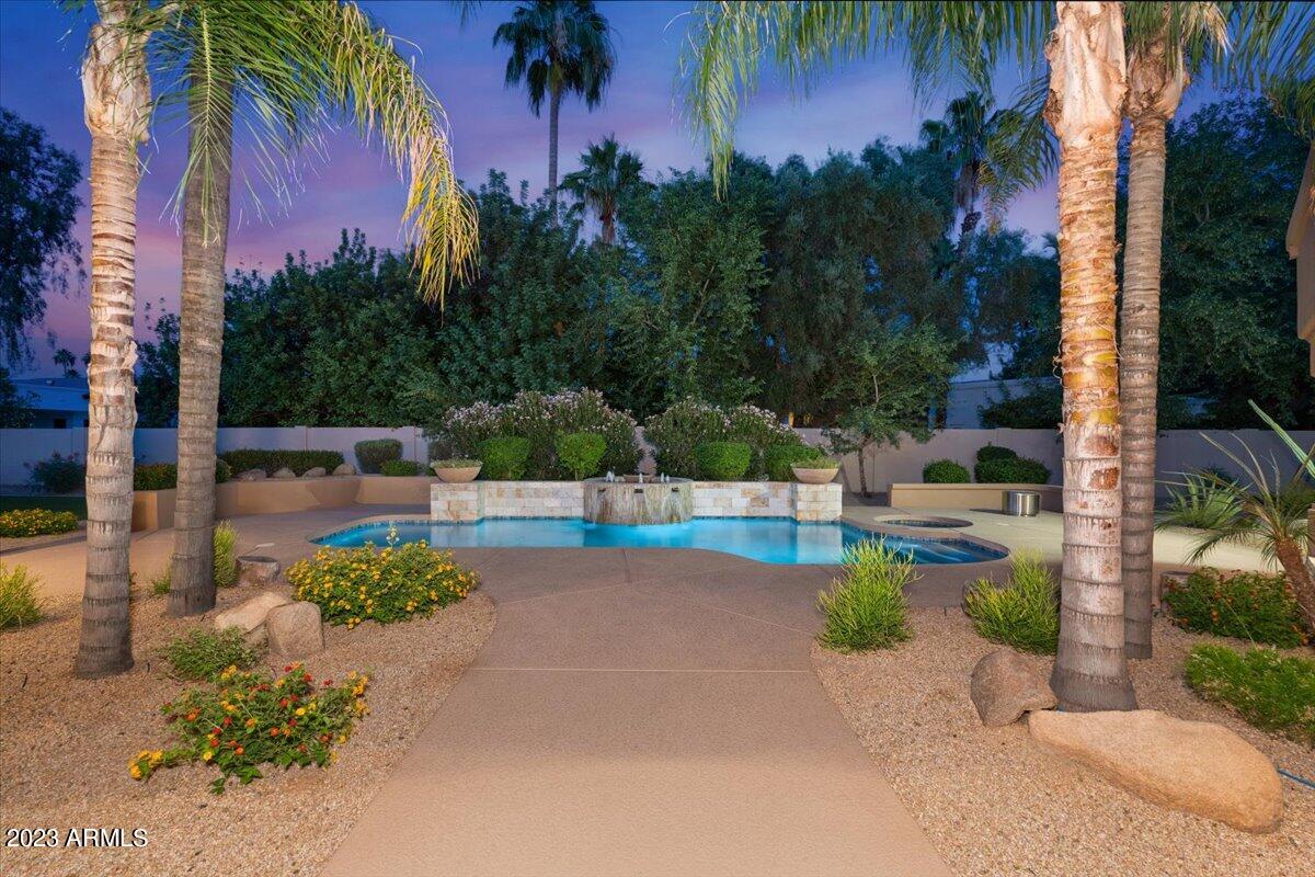 6086 E SUNNYSIDE Drive