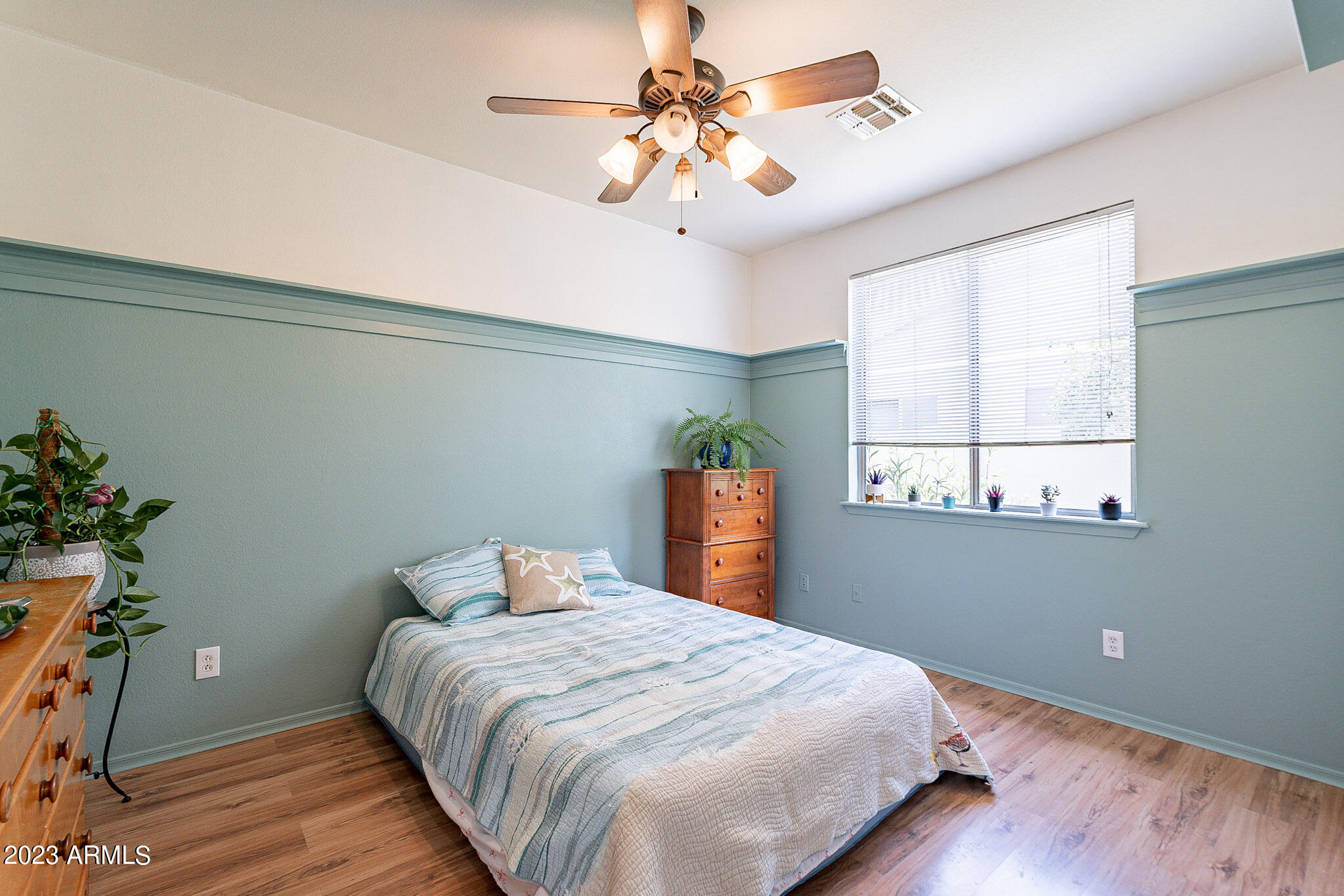 2740 E CARLA VISTA Drive