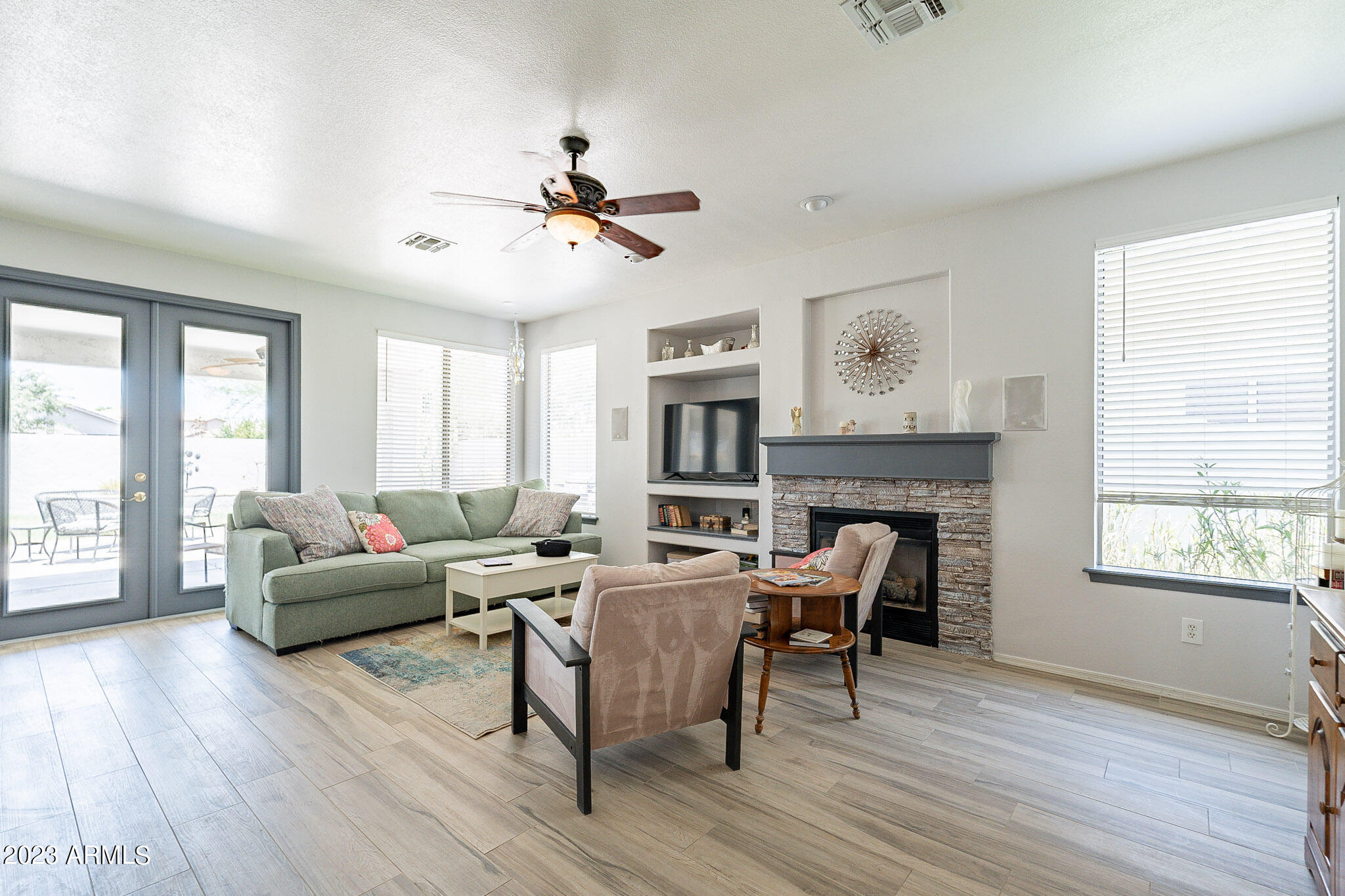 2740 E CARLA VISTA Drive