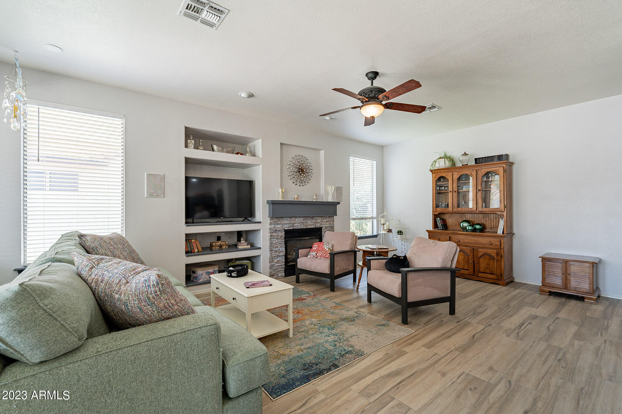 2740 E CARLA VISTA Drive