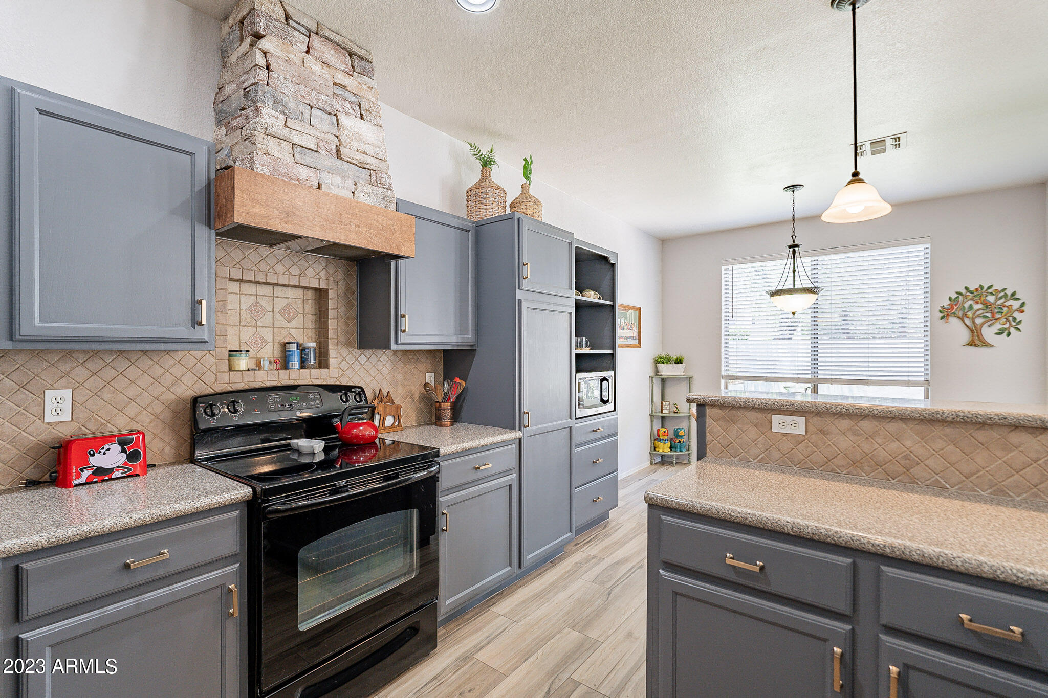 2740 E CARLA VISTA Drive