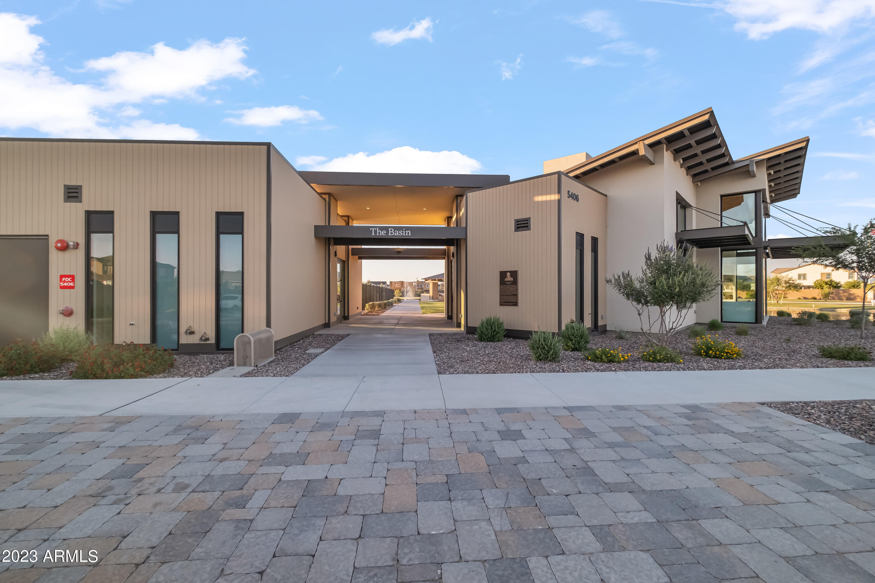 1334 E NARROWLEAF Drive