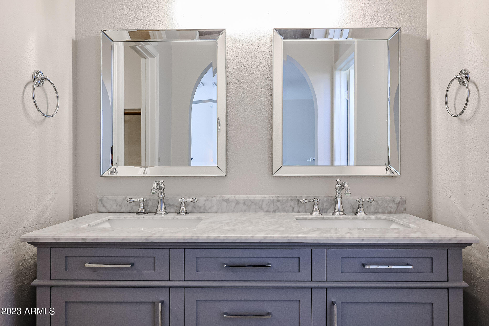 9802 W MENADOTA Drive