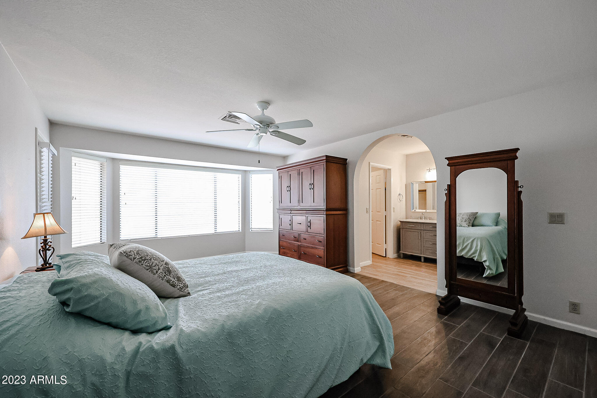 9802 W MENADOTA Drive