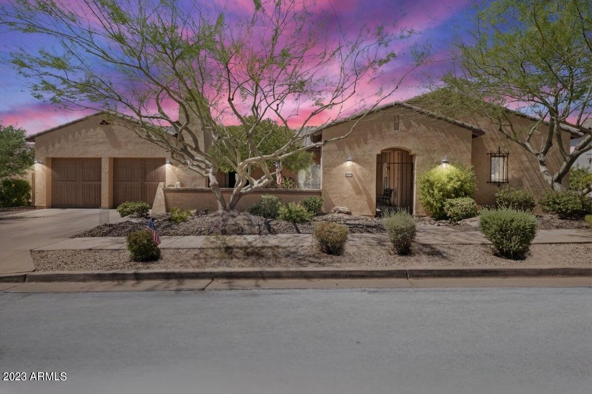 2712 W LANGUID Lane