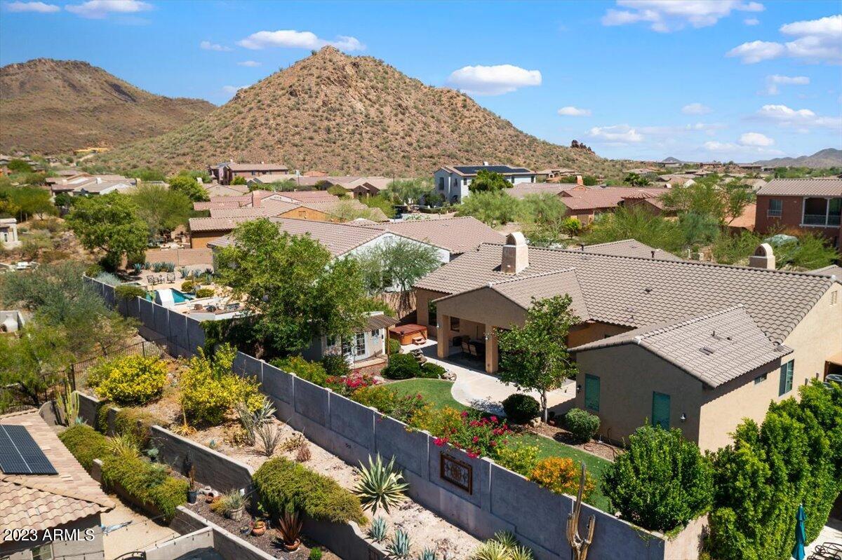 2712 W LANGUID Lane