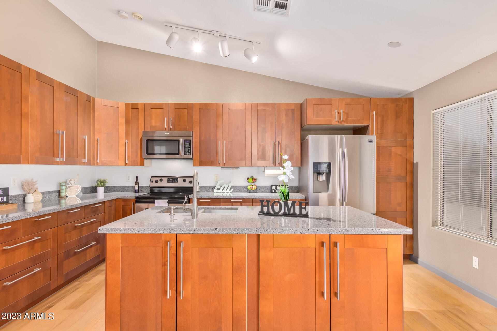 10543 W WILSHIRE Drive
