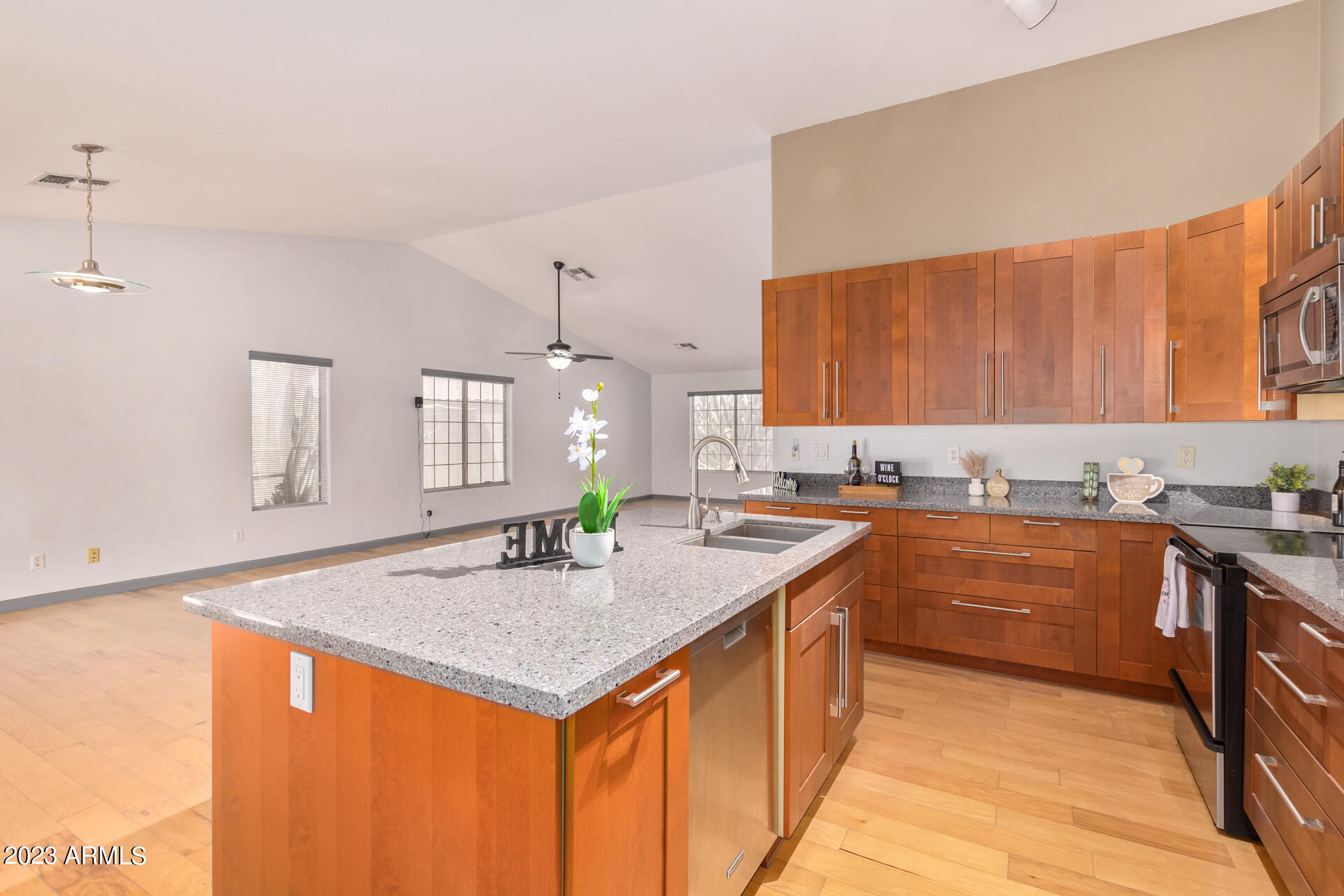 10543 W WILSHIRE Drive