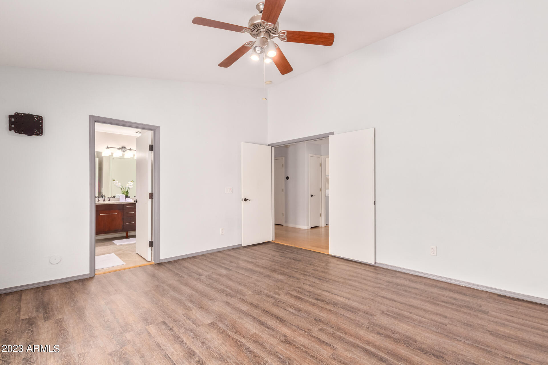 10543 W WILSHIRE Drive