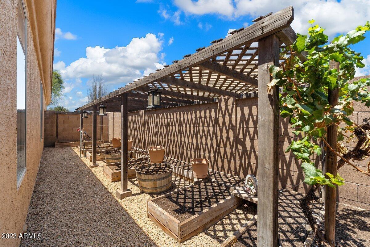 3107 S CHATSWORTH Circle