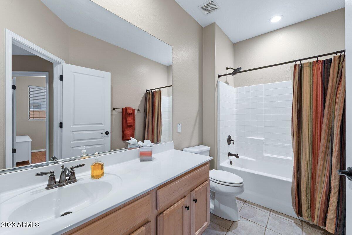 3107 S CHATSWORTH Circle