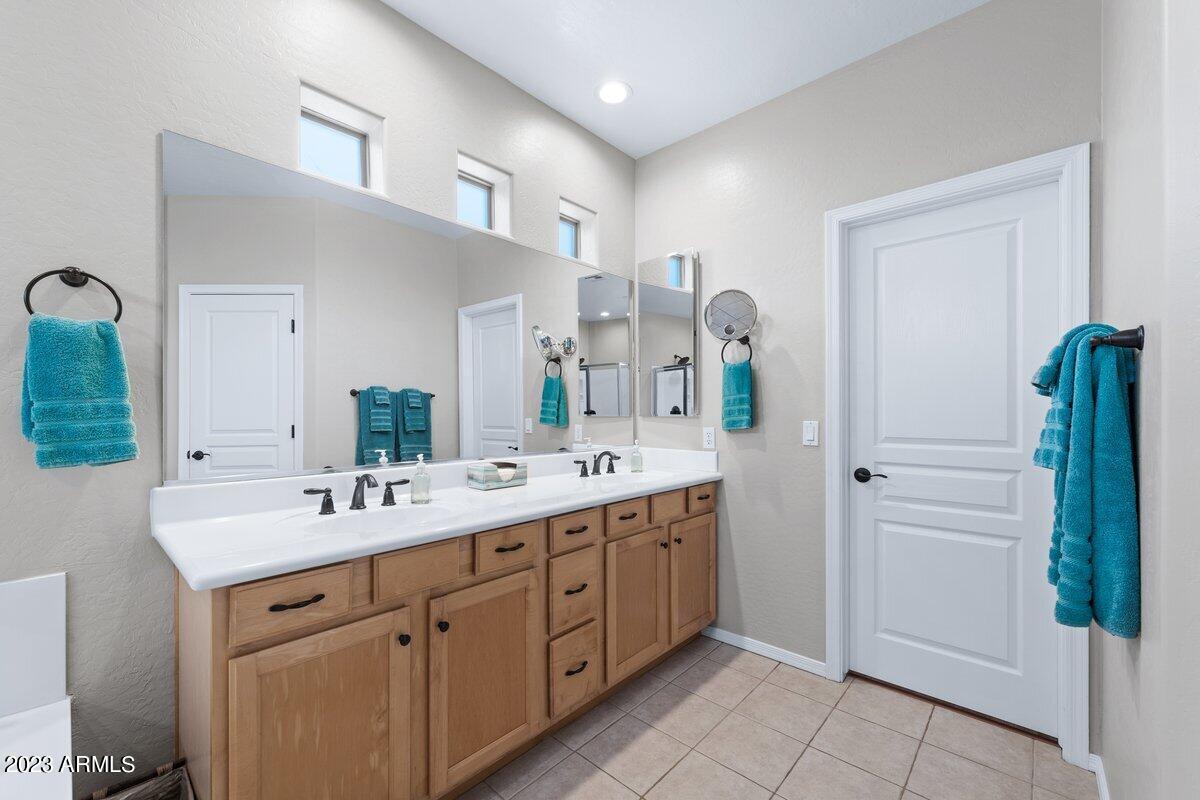 3107 S CHATSWORTH Circle