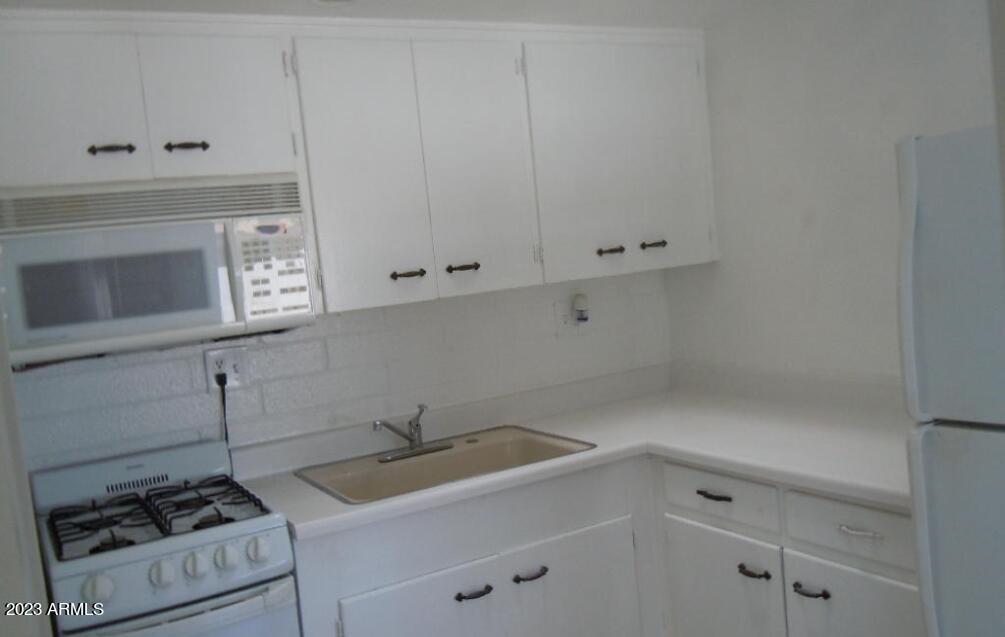 6644 E EARLL Drive E, 1-4